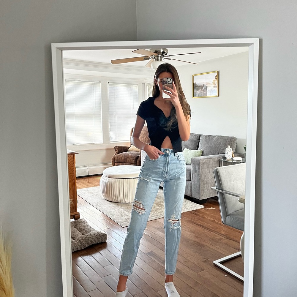 Zara Mom Jean light wash with rips denim